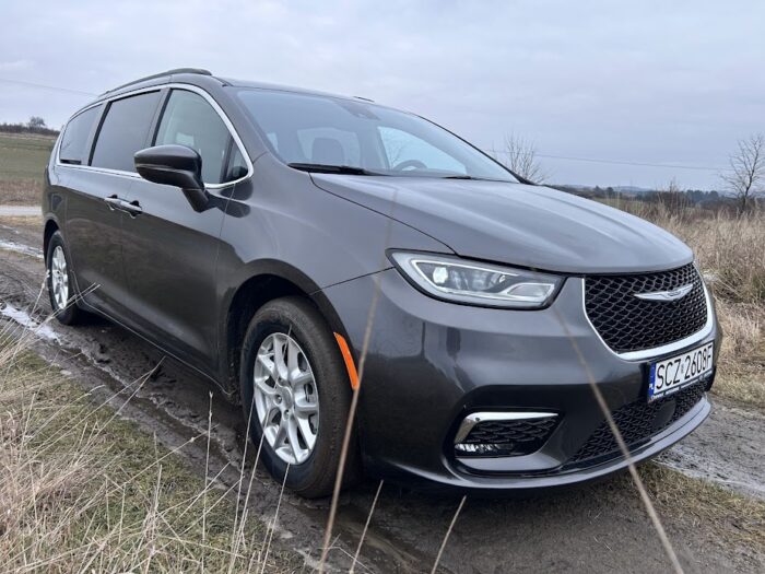 Chrysler Pacifica 2022 Polift